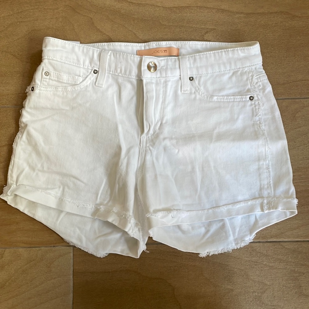 Joe’s Kerri White Shorts with distressed hem. Size 26